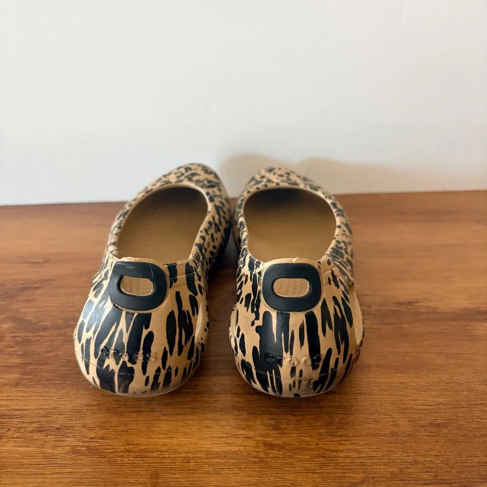 Crocs Kadee Leopard animal Print ballet Flats Womens 7 Tan Black Slip On Shoes